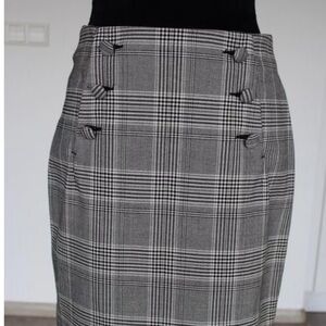 H&M - Black & White Button Plaid Houndstooth Skirt